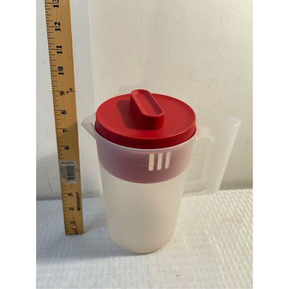 Rubbermaid 2qt pitcher red top - Picture 2 of 4